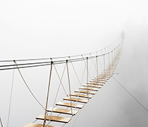 Brücke im Nebel